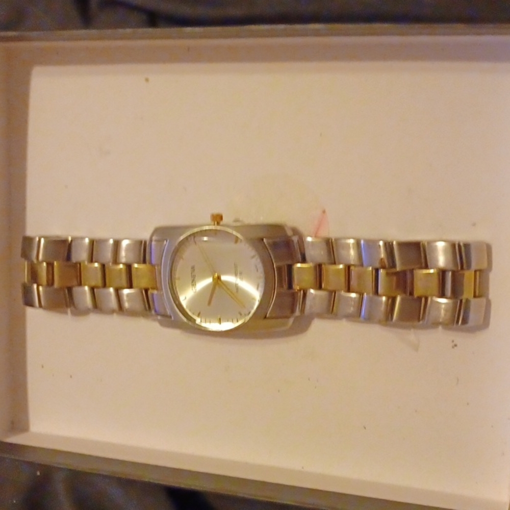 WOMAN'S GENEVA WATCH - Picture 2 of 6